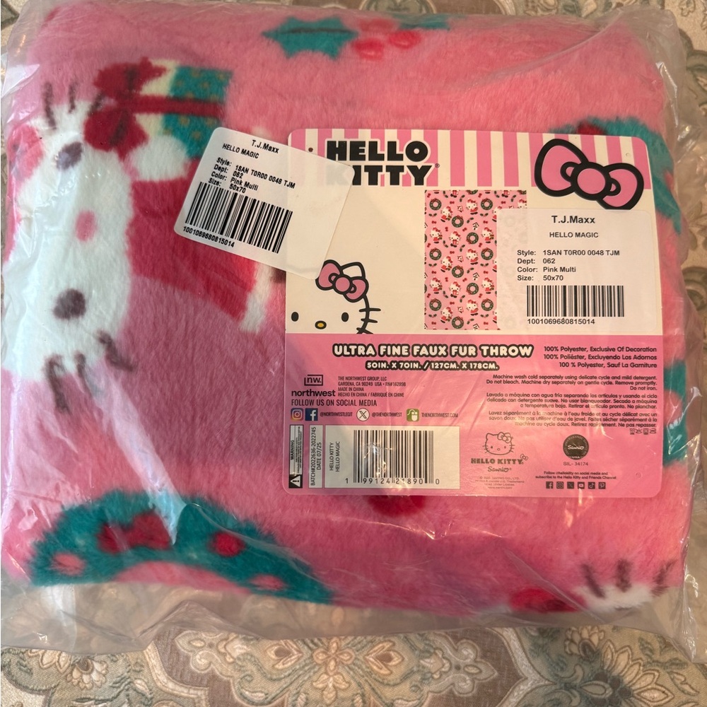 Hello Kitty Christmas faux fur throw blanket